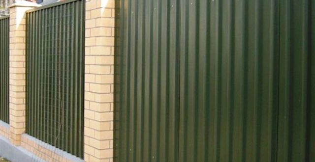 Картинки по запросу Металлические заборы на участке: в чем преимущества